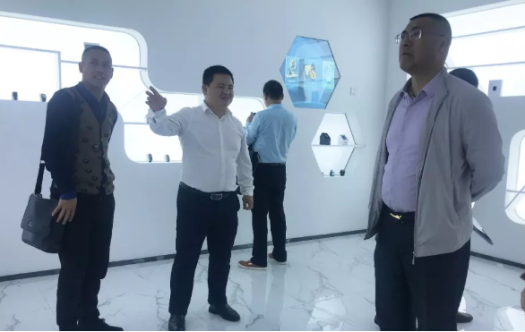 在5G智能終端+工業(yè)平板電腦投資選址項(xiàng)目方舉行政府對(duì)接會(huì),提升招商規(guī)模與時(shí)效,加快項(xiàng)目對(duì)接與落地 在5G智能終端+工業(yè)平板電腦投資選址項(xiàng)目方舉行政府對(duì)接會(huì),提升招商規(guī)模與時(shí)效,加快項(xiàng)目對(duì)接與落地